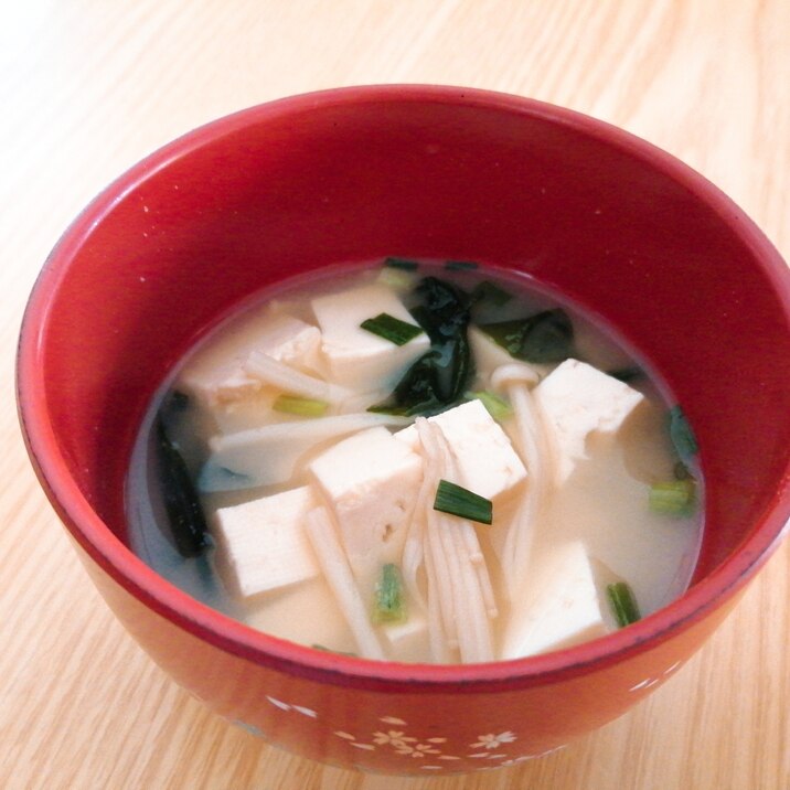 豆腐とえのきとわかめと小ねぎの味噌汁